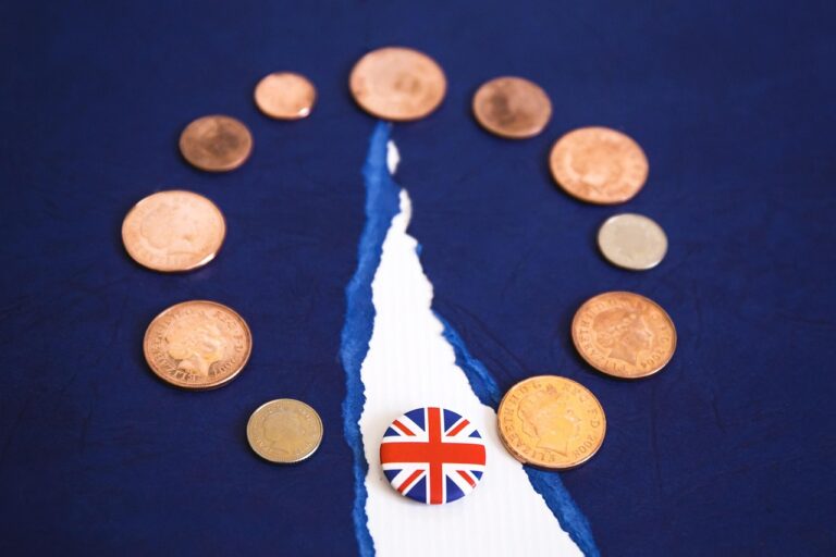 „Diese Firmen kehren zurück“: Wie Trumps Harte Zollpolitik Den Brexit-Schock Umkehrt und Eine Neue Welle Auslöst