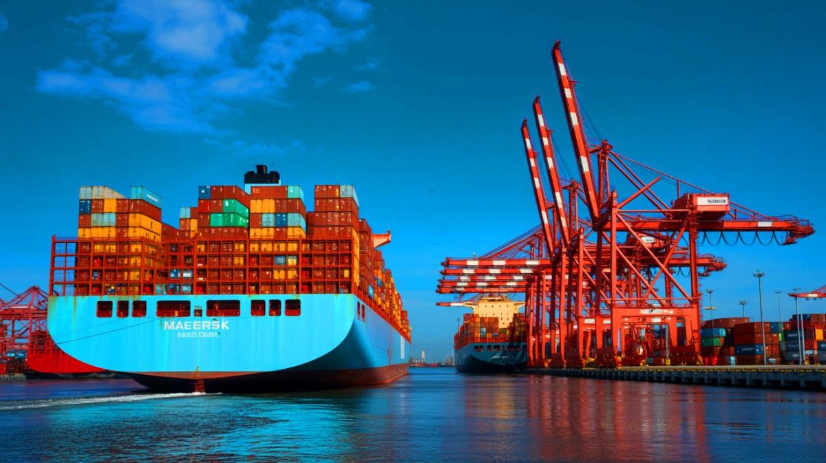 Maersk schockt die Welt mit Rekordgewinn: „Wir haben alle Erwartungen übertroffen“ sagt der CEO stolz Illustration von Maersks beeindruckendem Quartalsgewinn trotz globaler Handelsunsicherheiten.